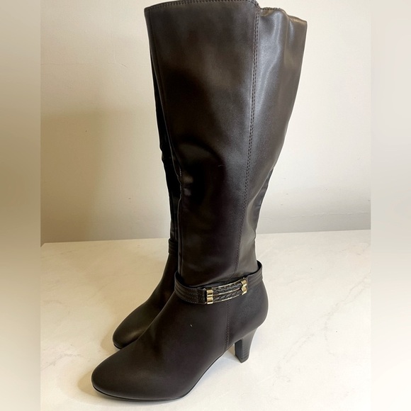 LONDON FOG Eaton Women’s Knee High Boots

Size 8.5 - Picture 10 of 10